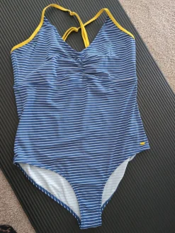 Badeanzug                            Größe                42
