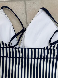 Badeanzug                            Größe                42