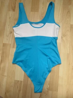 Badeanzug                            Größe                36