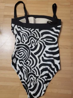 Badeanzug                            Größe                38