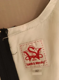 Dirndl                            Größe                32