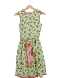 Dirndl                            Größe                32
