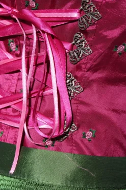 Dirndl                            Größe                32