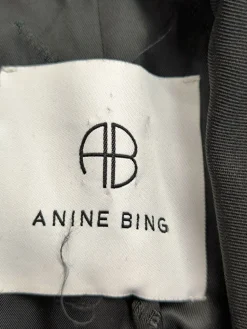 Klassischer Blazer                            Größe                32