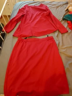 Kostüm                            Größe                48