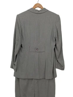 Kostüm                            Größe                42