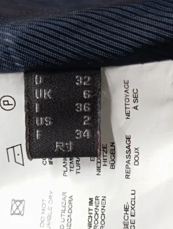 Kostüm                            Größe                32