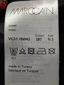 Kostüm                            Größe                38