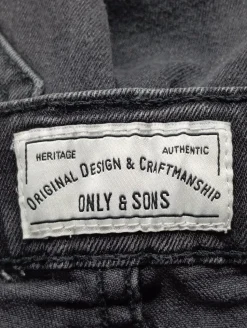 Röhrenjeans                            Größe                42