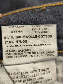 Straight-Leg Jeans                            Größe                36
