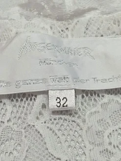 Trachtenbluse                            Größe                32